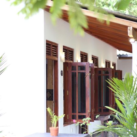 Bakery Family Guest House Mirissa Bagian luar foto