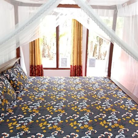 Bakery Family Guest House Mirissa Bagian luar foto