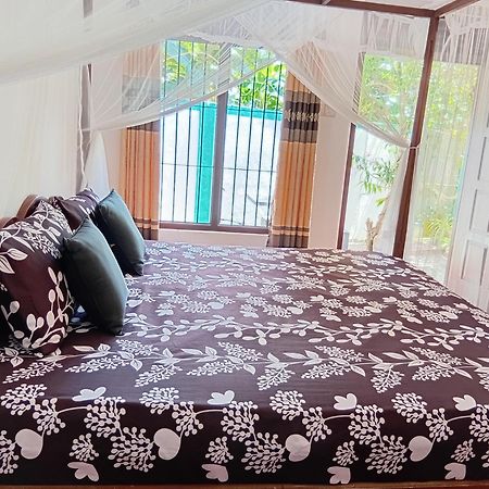 Bakery Family Guest House Mirissa Bagian luar foto