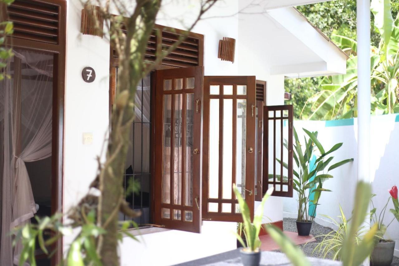 Bakery Family Guest House Mirissa Bagian luar foto