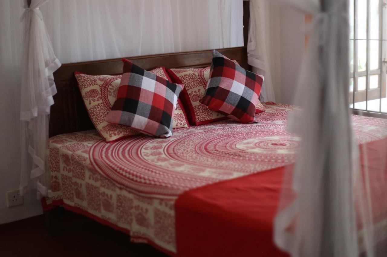 Bakery Family Guest House Mirissa Bagian luar foto