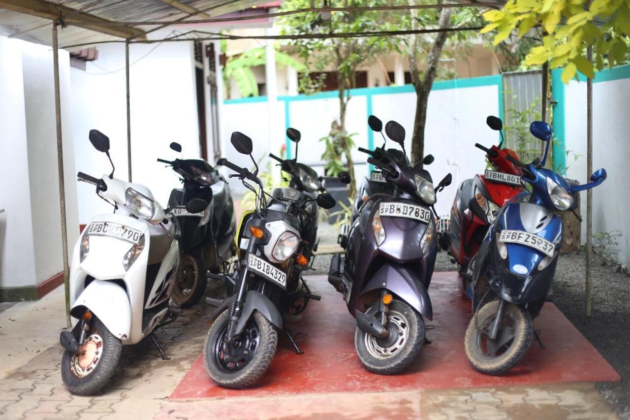 Bakery Family Guest House Mirissa Bagian luar foto