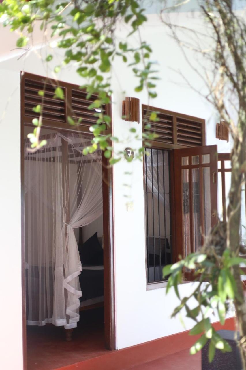 Bakery Family Guest House Mirissa Bagian luar foto