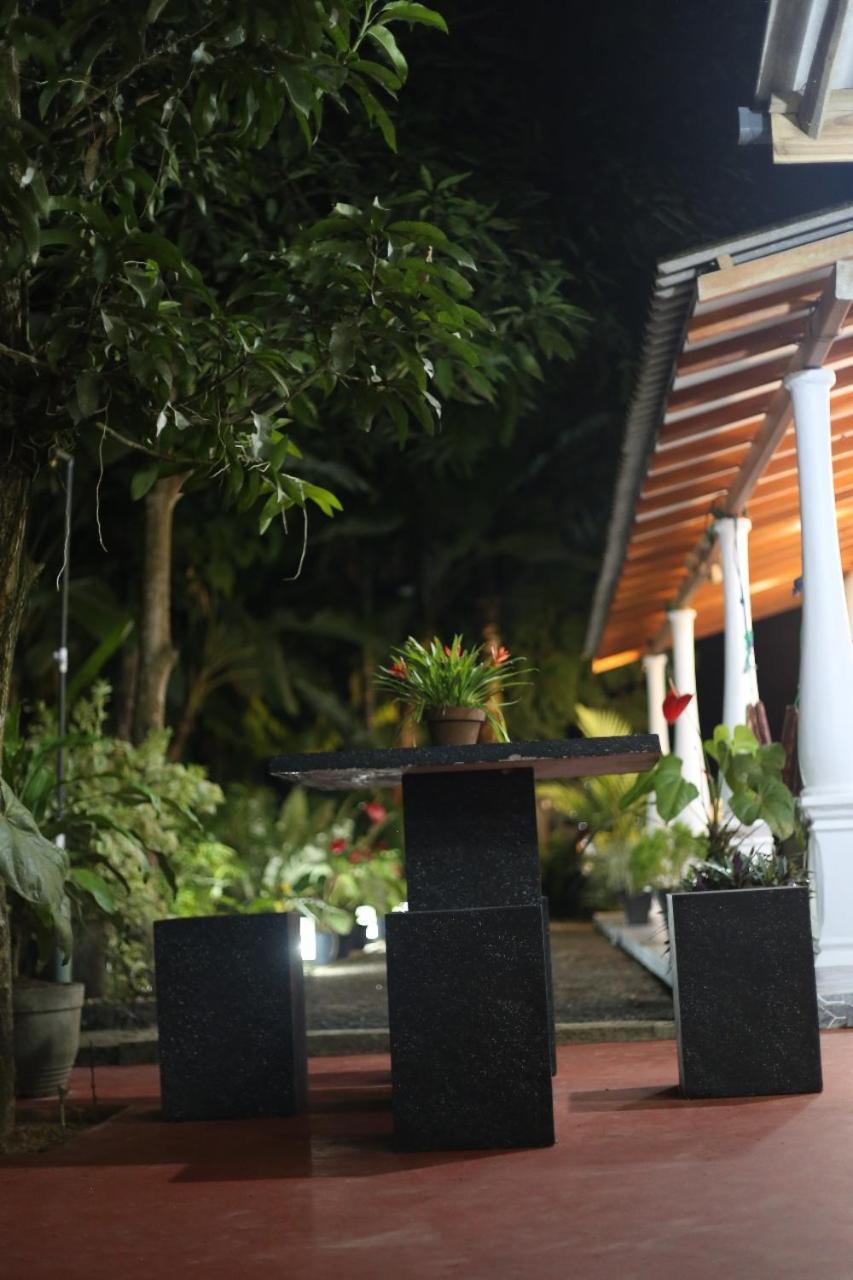 Bakery Family Guest House Mirissa Bagian luar foto