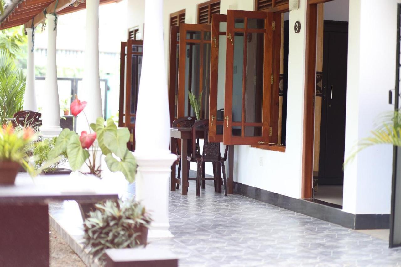 Bakery Family Guest House Mirissa Bagian luar foto