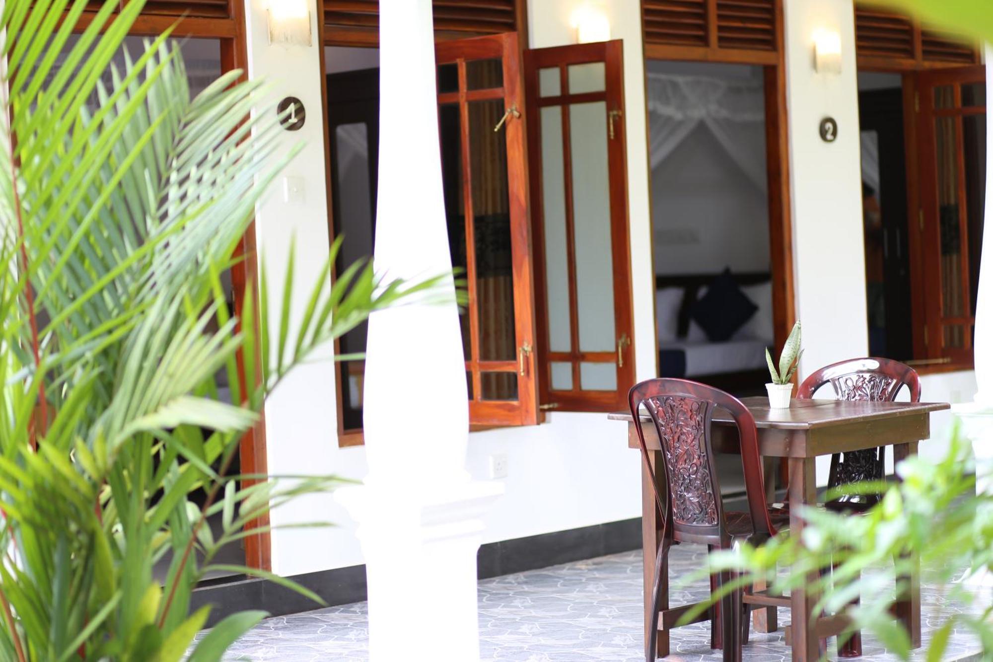 Bakery Family Guest House Mirissa Bagian luar foto
