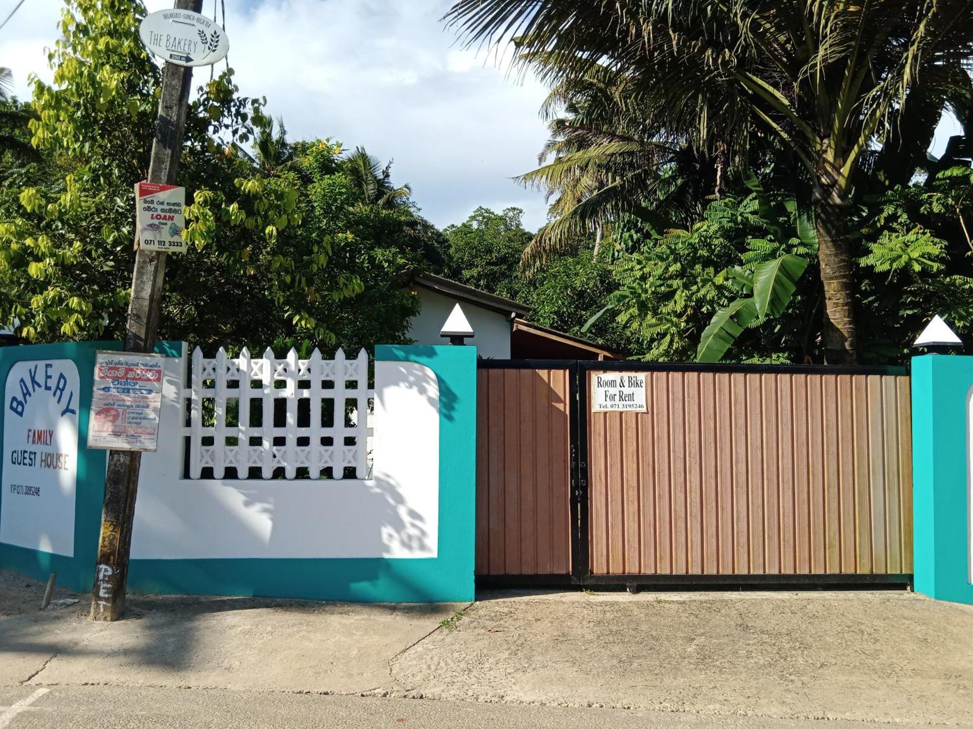Bakery Family Guest House Mirissa Bagian luar foto
