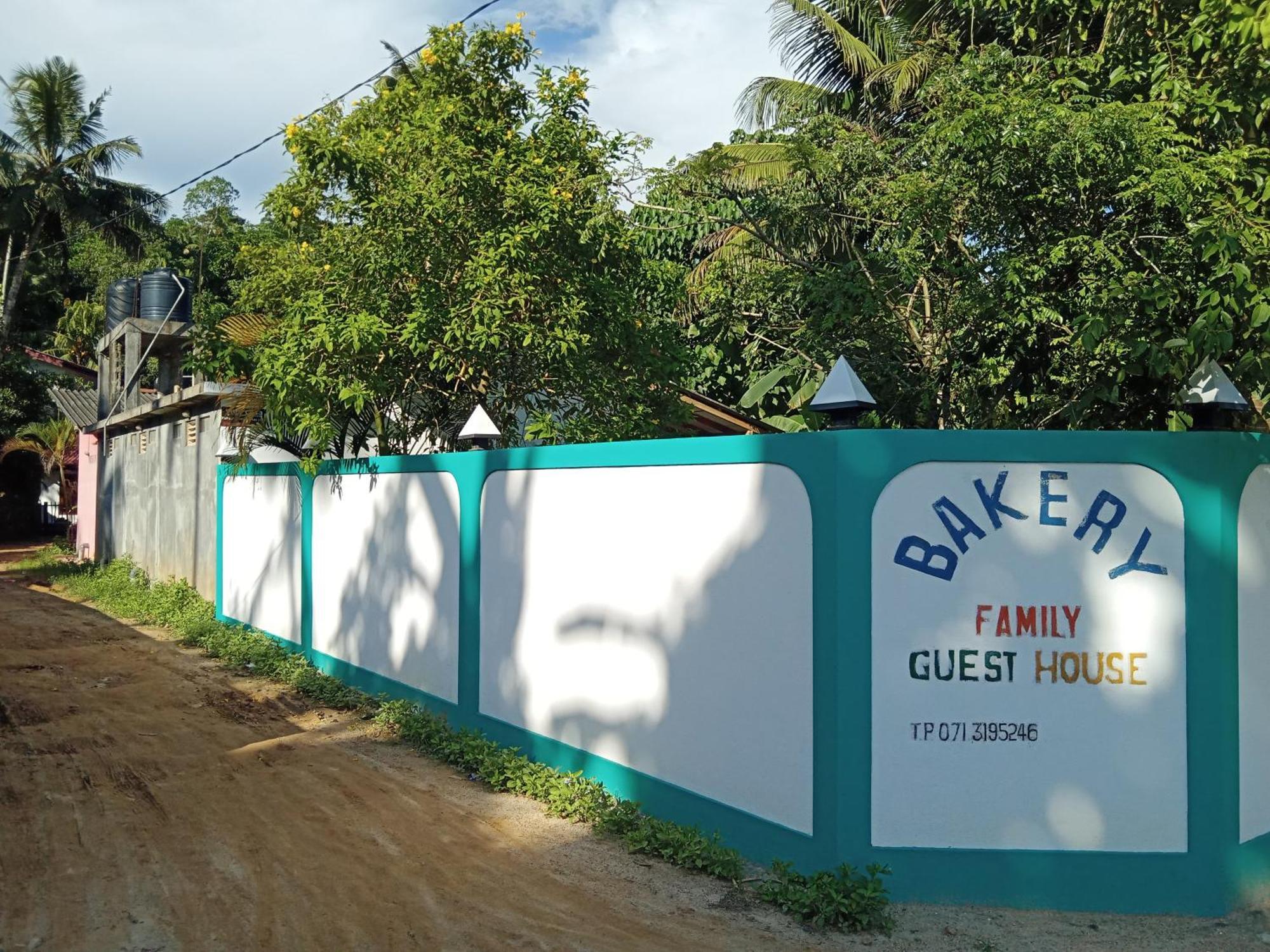 Bakery Family Guest House Mirissa Bagian luar foto
