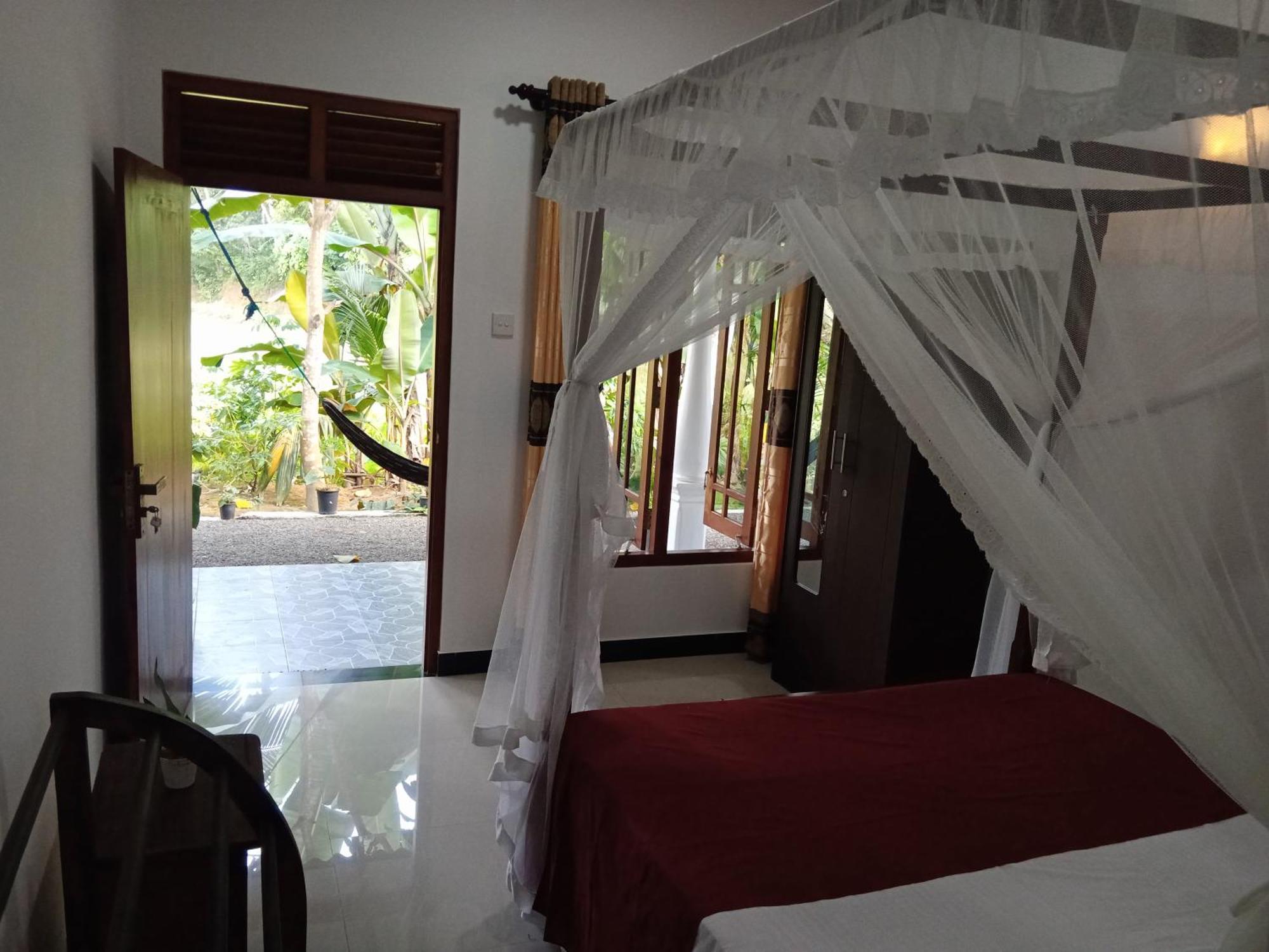 Bakery Family Guest House Mirissa Bagian luar foto