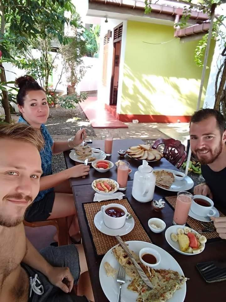 Bakery Family Guest House Mirissa Bagian luar foto
