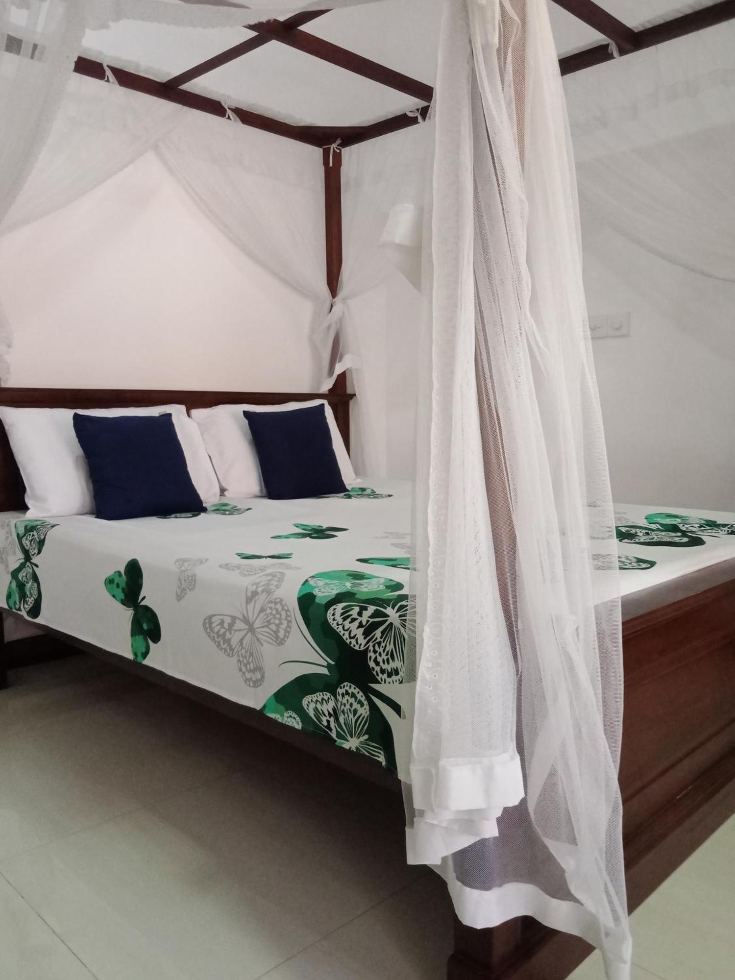 Bakery Family Guest House Mirissa Bagian luar foto