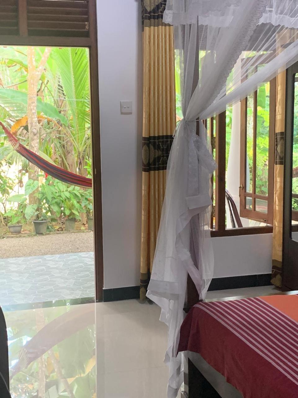 Bakery Family Guest House Mirissa Bagian luar foto