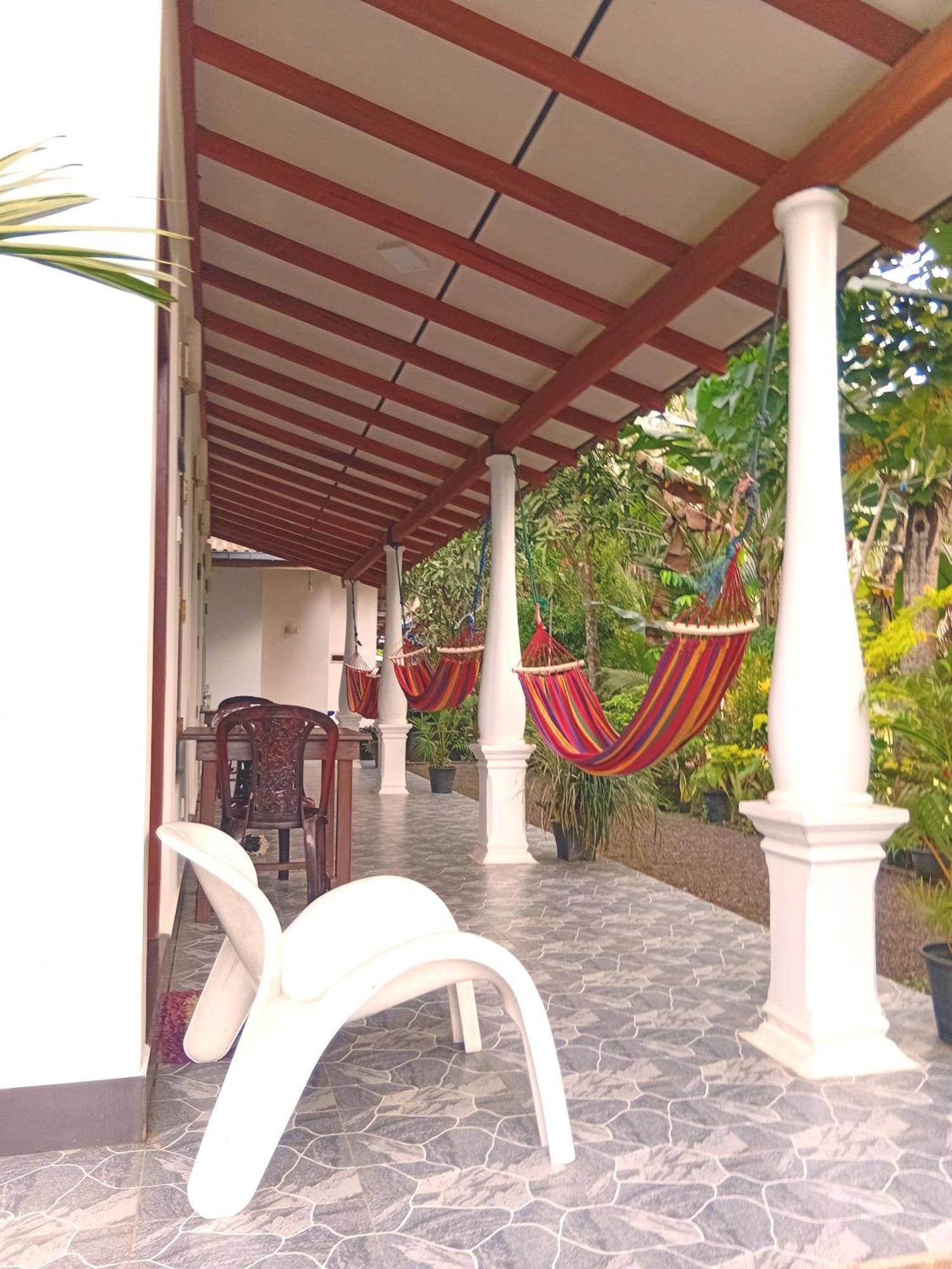 Bakery Family Guest House Mirissa Bagian luar foto