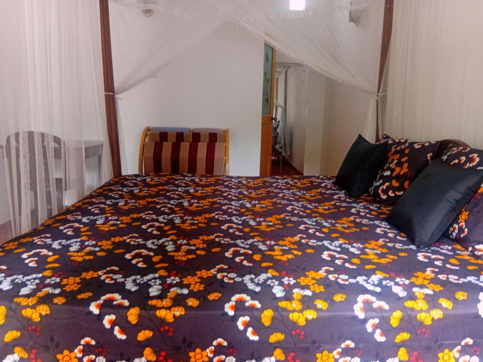 Bakery Family Guest House Mirissa Bagian luar foto