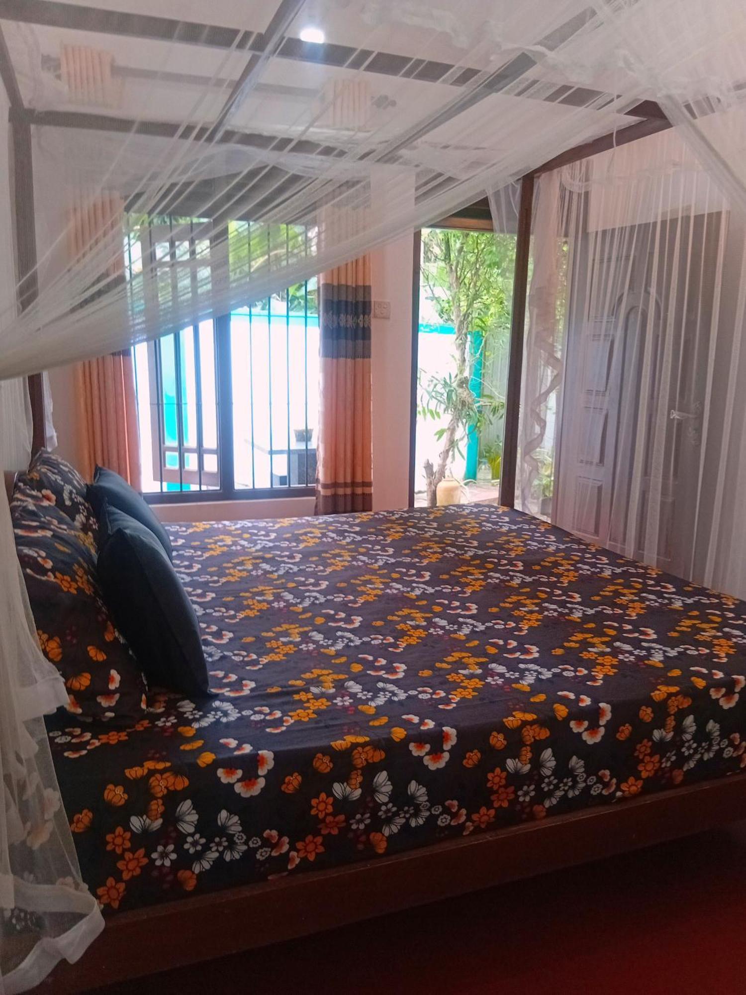 Bakery Family Guest House Mirissa Bagian luar foto