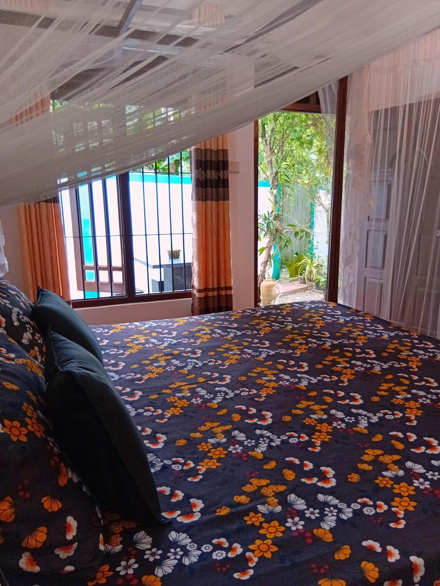 Bakery Family Guest House Mirissa Bagian luar foto