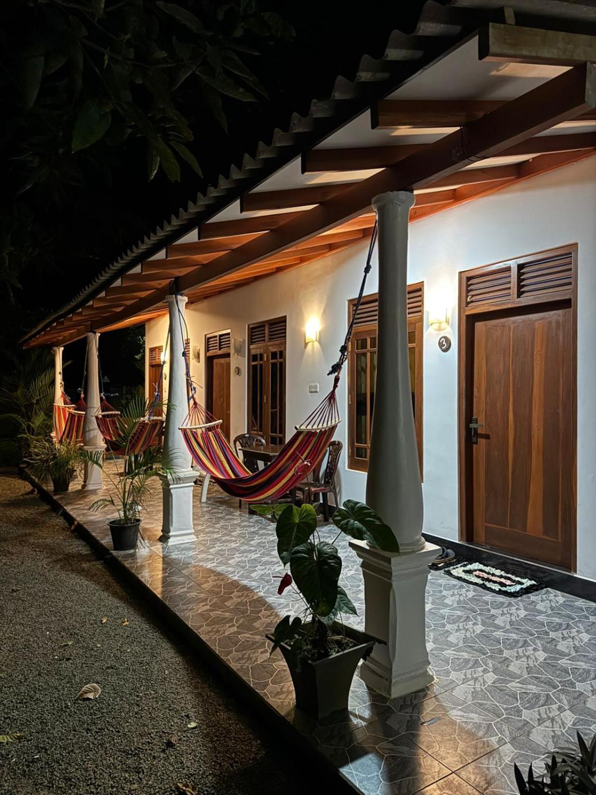 Bakery Family Guest House Mirissa Bagian luar foto