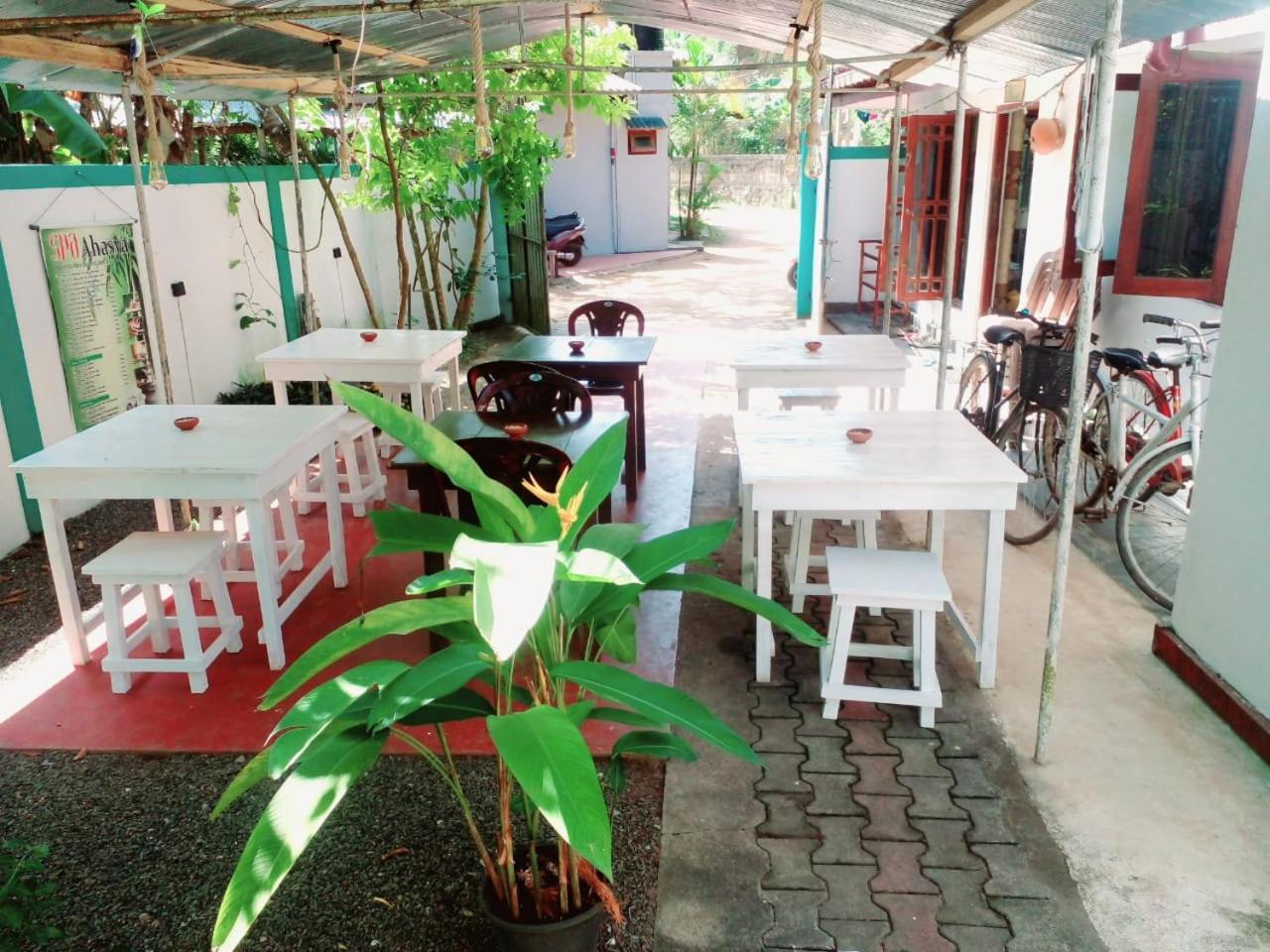 Bakery Family Guest House Mirissa Bagian luar foto
