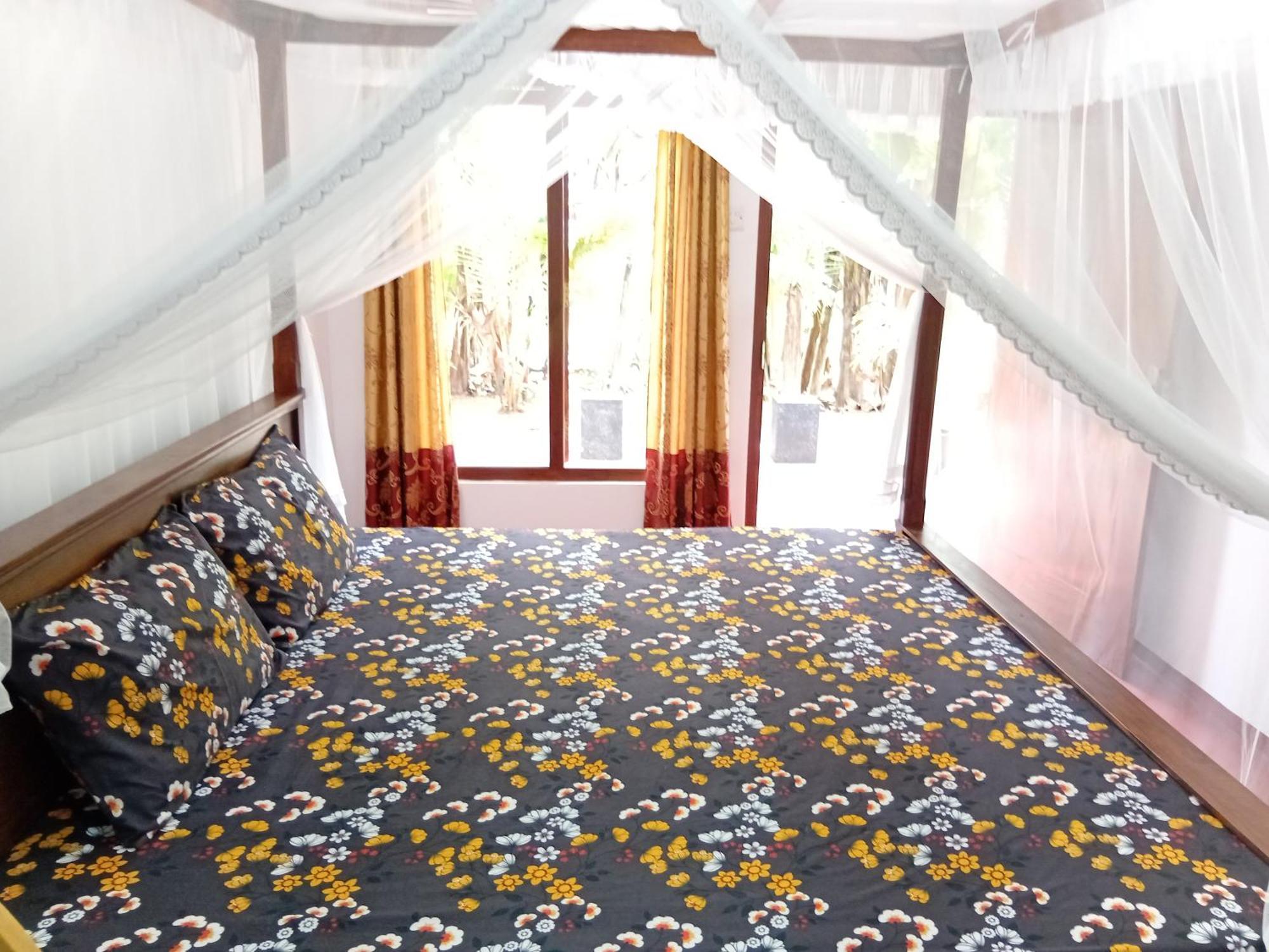 Bakery Family Guest House Mirissa Bagian luar foto